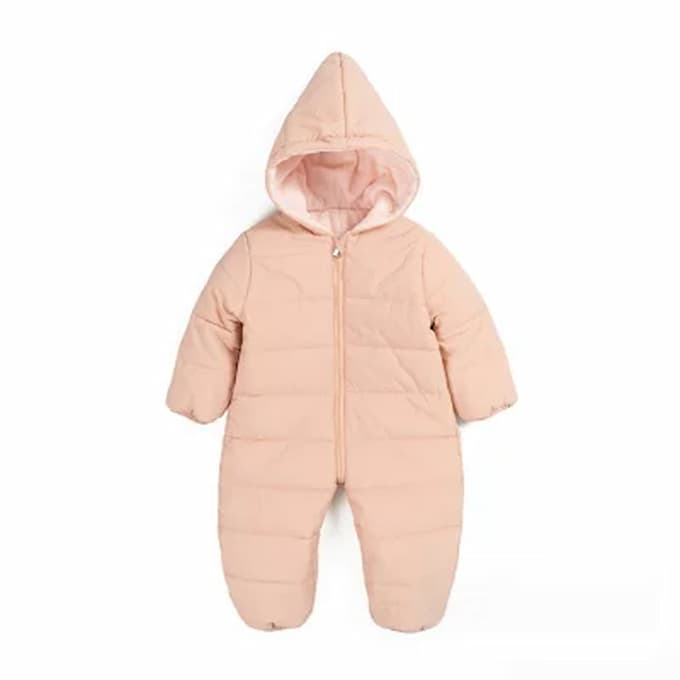 雪国ですら赤ちゃんのジャンプスーツはいらないって本当？0歳児に最適 